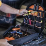 Mochila para Herramientas Tradesman Pro™ de 44.5 cm en Color Negro con 35 Bolsillos (No incluye herramientas). - Image 8