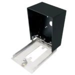 Gabinete para Montaje en Poste ENFORCER / Carcasa de Acero con Pintura en Polvo / Placa Frontal de Acero Inoxidable con Bisagra / IP65 Impermeable / Incluye Herrajes de Montaje y 2 Llaves / Compatible con Dispositivos de Formato Angosto y Ancha - Image 3