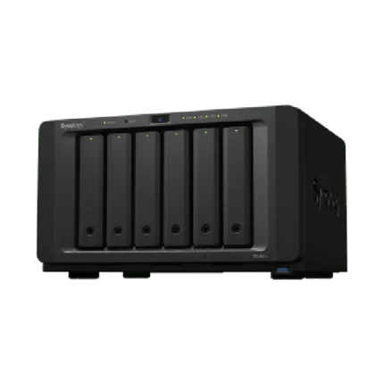 NAS Synology DiskStation DS1621+ | 6 Bahías | Procesador AMD Ryzen V1500B | 4 GB DDR4 ECC | Expansión Hasta 16 Bahías | 2 Ranuras M.2 NVMe | Puerto 10GbE RJ-45 | Compatibilidad RAID | Btrfs | Virtualización | Caché SSD.