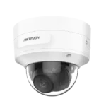 Domo IP 8 Megapixel (4K) / Lente Mot. 2.7 a 13.5 mm / 40 mts IR EXIR / Exterior IP66 / IK10 / DARKFIGHTER / Audio y Alarma I/O / PoE+ / ONVIF / Micro SD / 4 Analíticos: AcuSense, Deteccion Facial, Conteo de Personas por Cruce y Zona