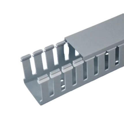 Canaleta Ranurada de PVC con Tapa, Tipo F, 32 mm de Ancho, 79.2 mm de Alto y 2 m de Largo, Color Gris