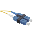 Jumper de Fibra Óptica Monomodo (OS2), XGLO, LC/UPC-SC/UPC Duplex, OFNR, Color Amarillo, 5 Metros - Image 3