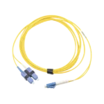 Jumper de Fibra Óptica Monomodo (OS2), XGLO, LC/UPC-SC/UPC Duplex, OFNR, Color Amarillo, 5 Metros