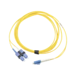 Jumper de Fibra Óptica Monomodo (OS2), XGLO, LC/UPC-SC/UPC Duplex, OFNR, Color Amarillo, 10 Metros - Image 2