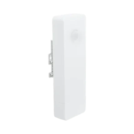 Suscriptor ePMP Force 130 MIMO 2x2 / 28 dBm de potencia / Mejor desempeño en zonas altamente ruidosas / 5150-5970 MHz / Distancia de 3 km en PTMP / Antena integrada de 14 dBi (C050900C505A)